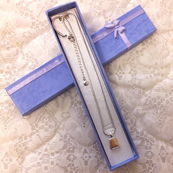 Vintage NEW LC Liz Claiborne Yellow Rose White Gold Tone Pendant Silver Necklace - Picture 6 of 6